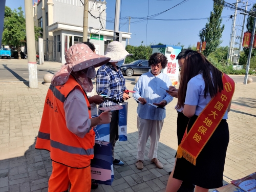 山西78保險宣傳日保險知識進(jìn)農(nóng)村 (5)
