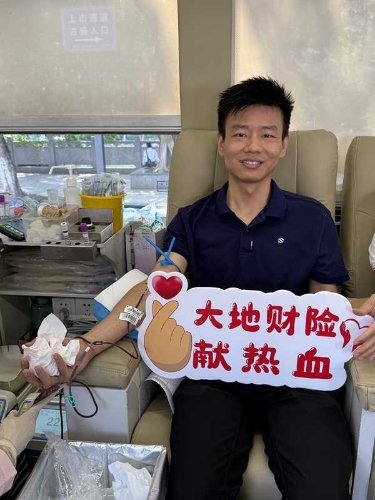在廣東，公司積極參加?xùn)|莞保險(xiǎn)業(yè)第九屆“保險(xiǎn)傳大愛 熱血獻(xiàn)真情”愛心獻(xiàn)血活動(dòng)，并在旗峰公園開展公益健步走活動(dòng)，沿途向市民普及保險(xiǎn)保障知識(shí)，傳播金融消費(fèi)者權(quán)益理念3